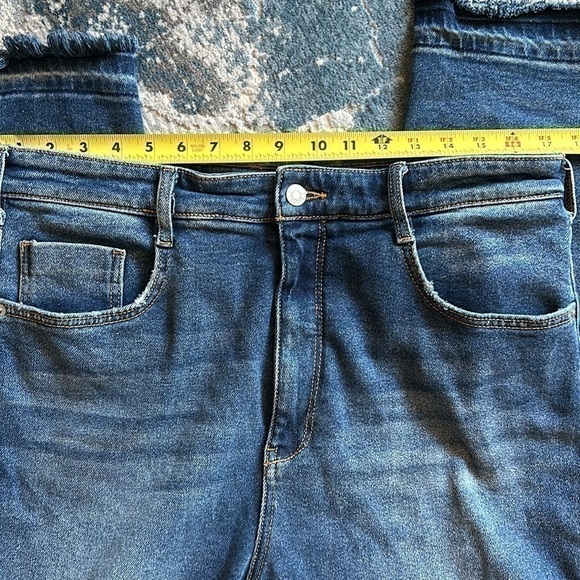 Pilcro by Anthropologie Cigarette High Rise Distressed Blue Jeans 32T EUC - Picture 13 of 14